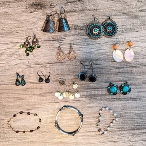 Bundle of 10 earrings and 3 bracelets for women.